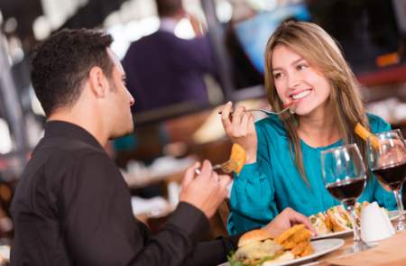 “Dining Out Etiquette: Navigating Proper Behavior in Restaurants”